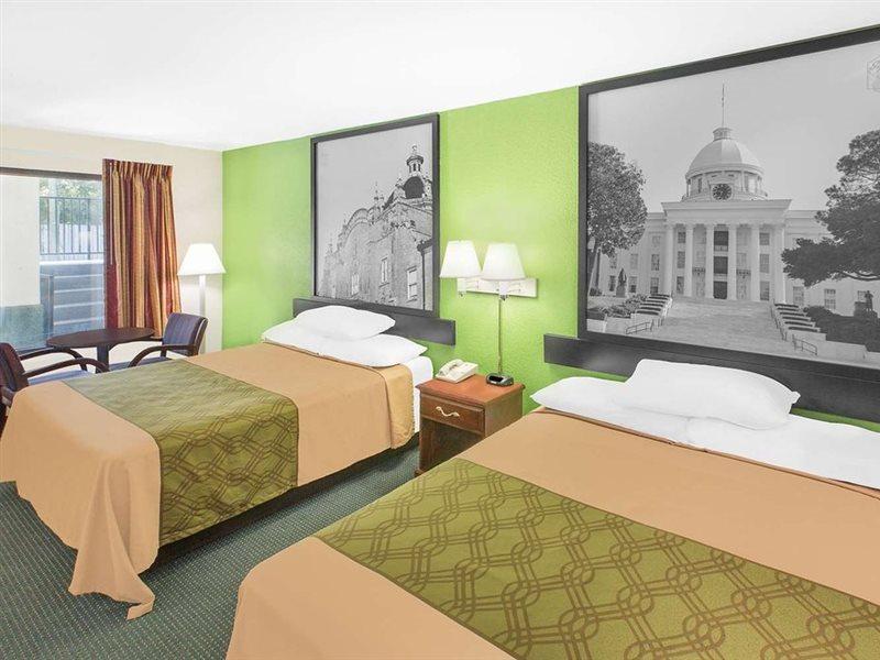 Super 8 By Wyndham Mobile Hotel Exterior foto