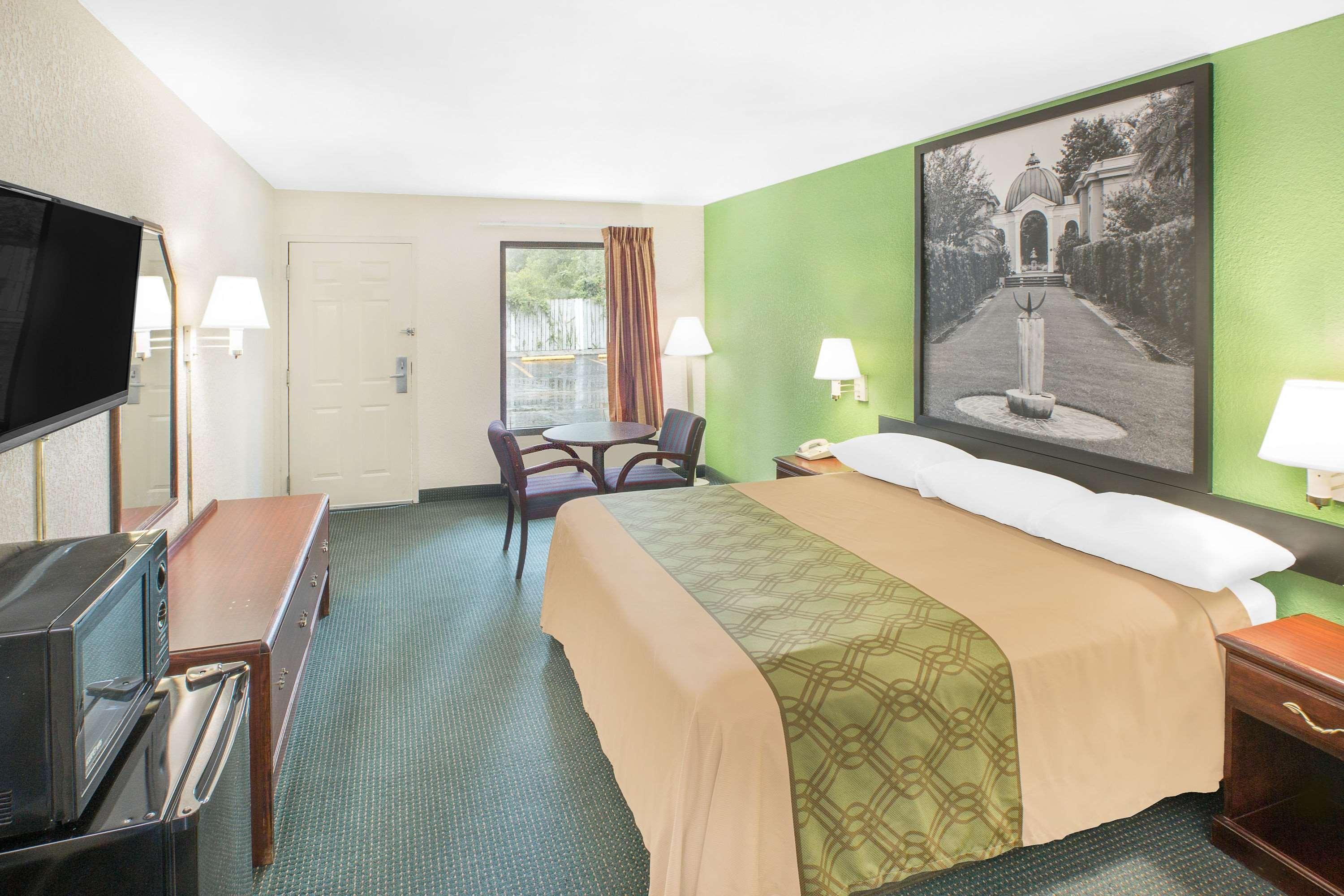Super 8 By Wyndham Mobile Hotel Exterior foto